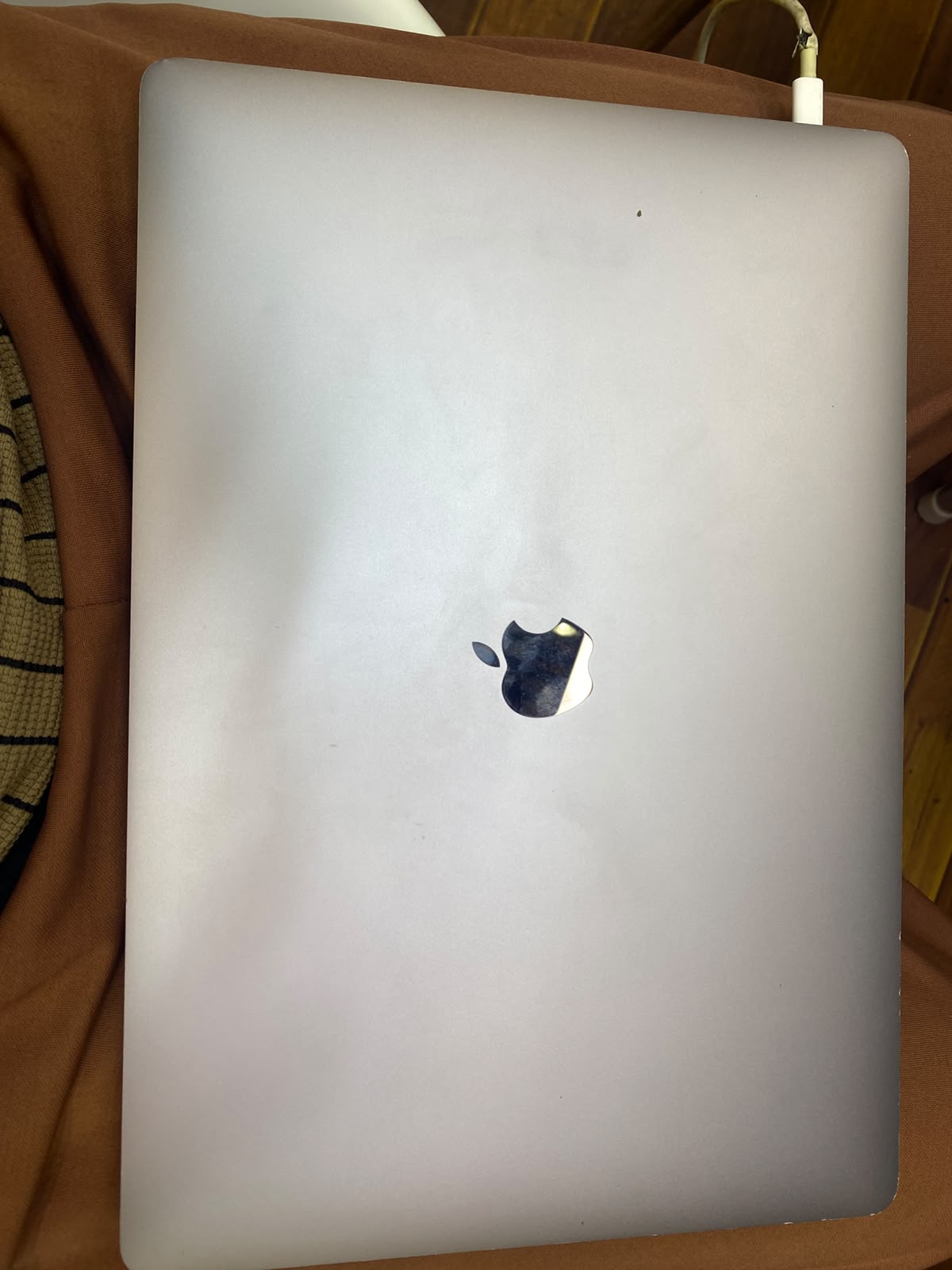 MACBOOK PRO 2019 — view 2